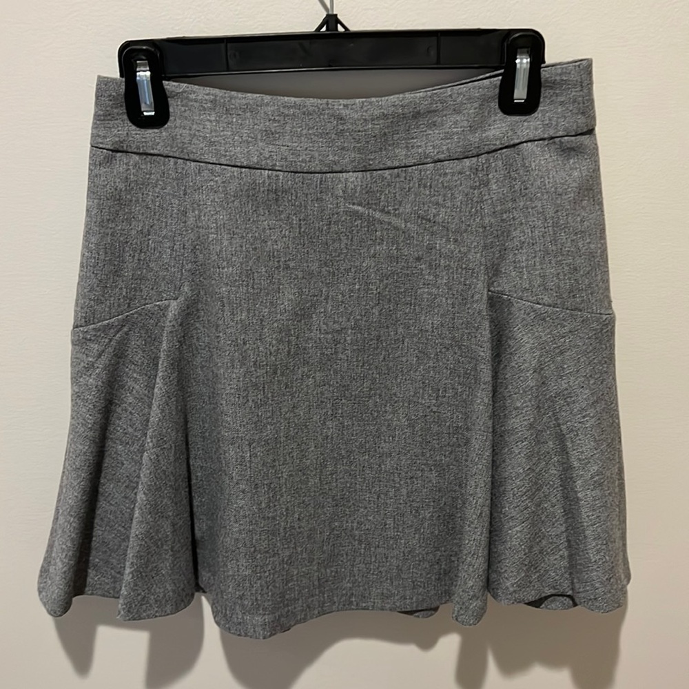 Grey wool / polyester blend short swing skirt.  Size 2P; New with tags.